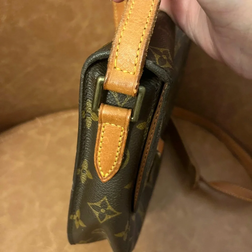 Louis Vuitton Monogram Saint Cloud MM Crossbody Bag - Picture 4 of 15